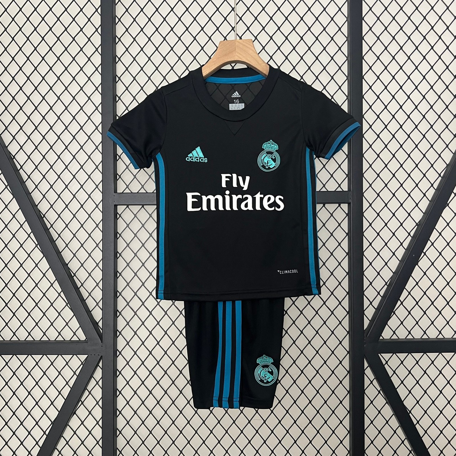 kids Real Madrid 17/18 away size: 16-28