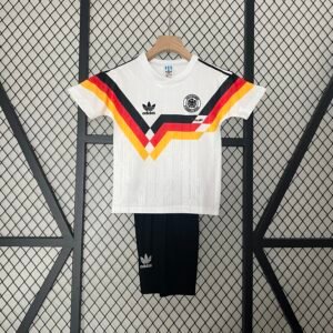 kids Germany 1990 home size: 16-28