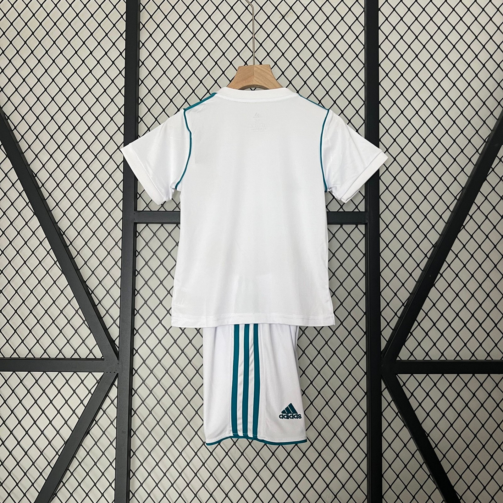 kids Real Madrid 17/18 home size: 16-28 - Image 3