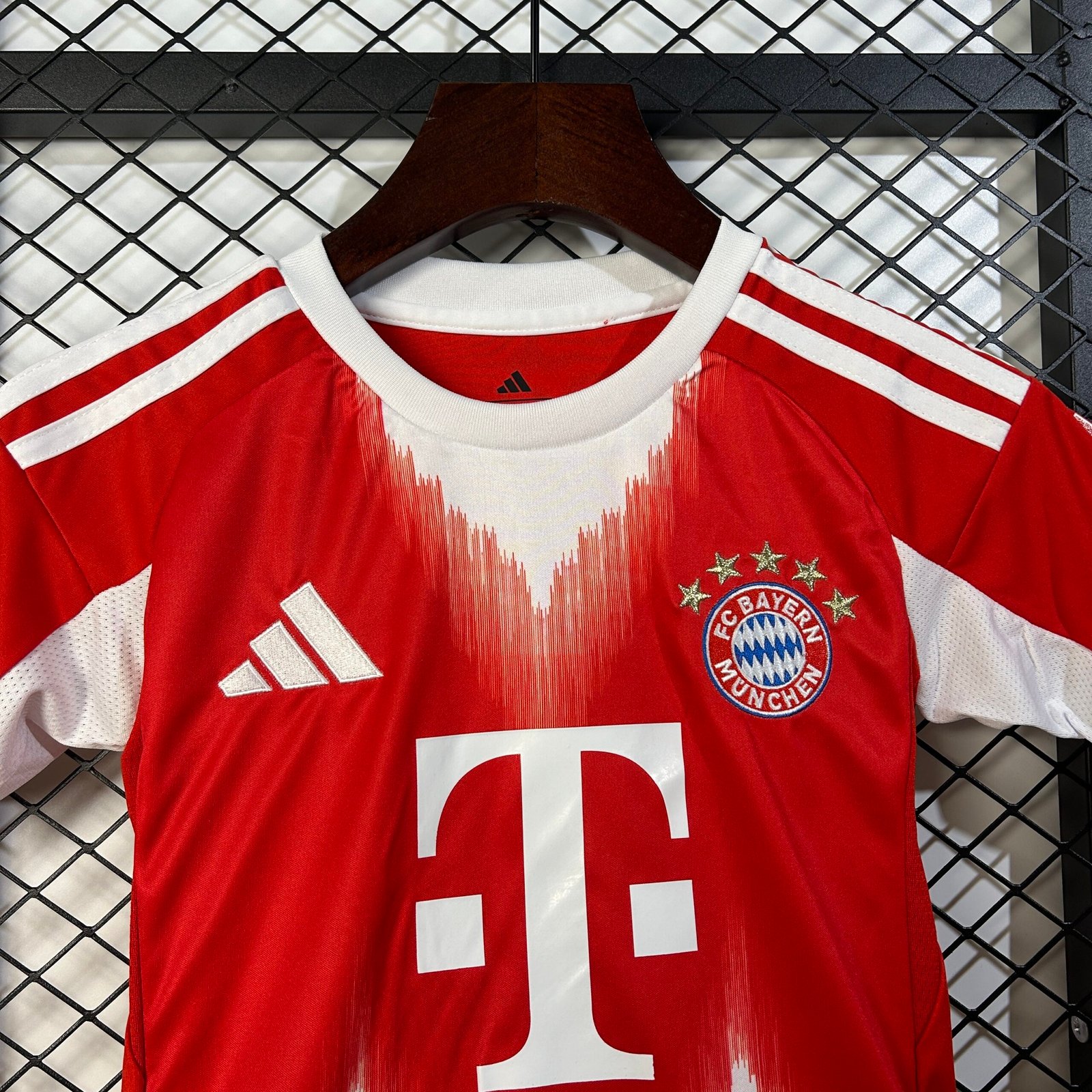 25/26 kids Bayern Munich home size: 16-28 - Image 2