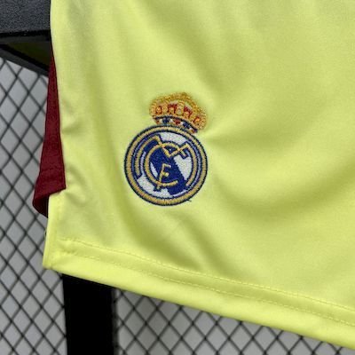 Real Madrid 2025/26 Yellow Goalkeeper Kids Kit - Image 4
