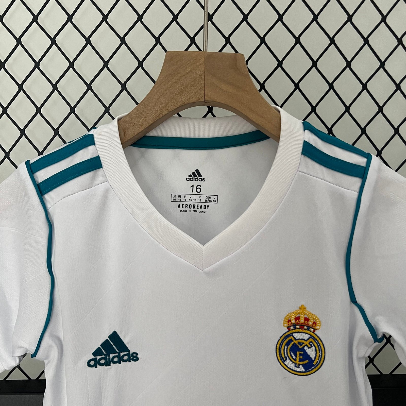 kids Real Madrid 17/18 home size: 16-28 - Image 4