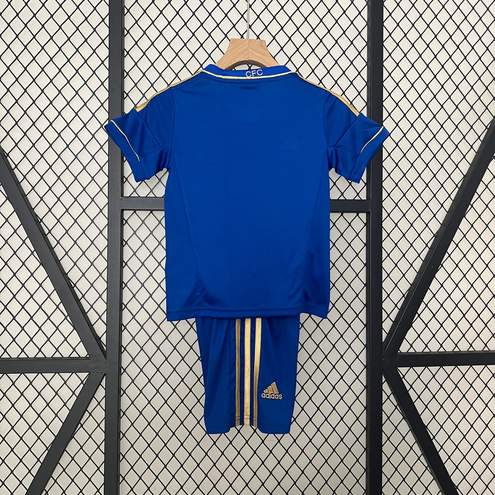 kids Chelsea12/13 home size: 16-28 - Image 4