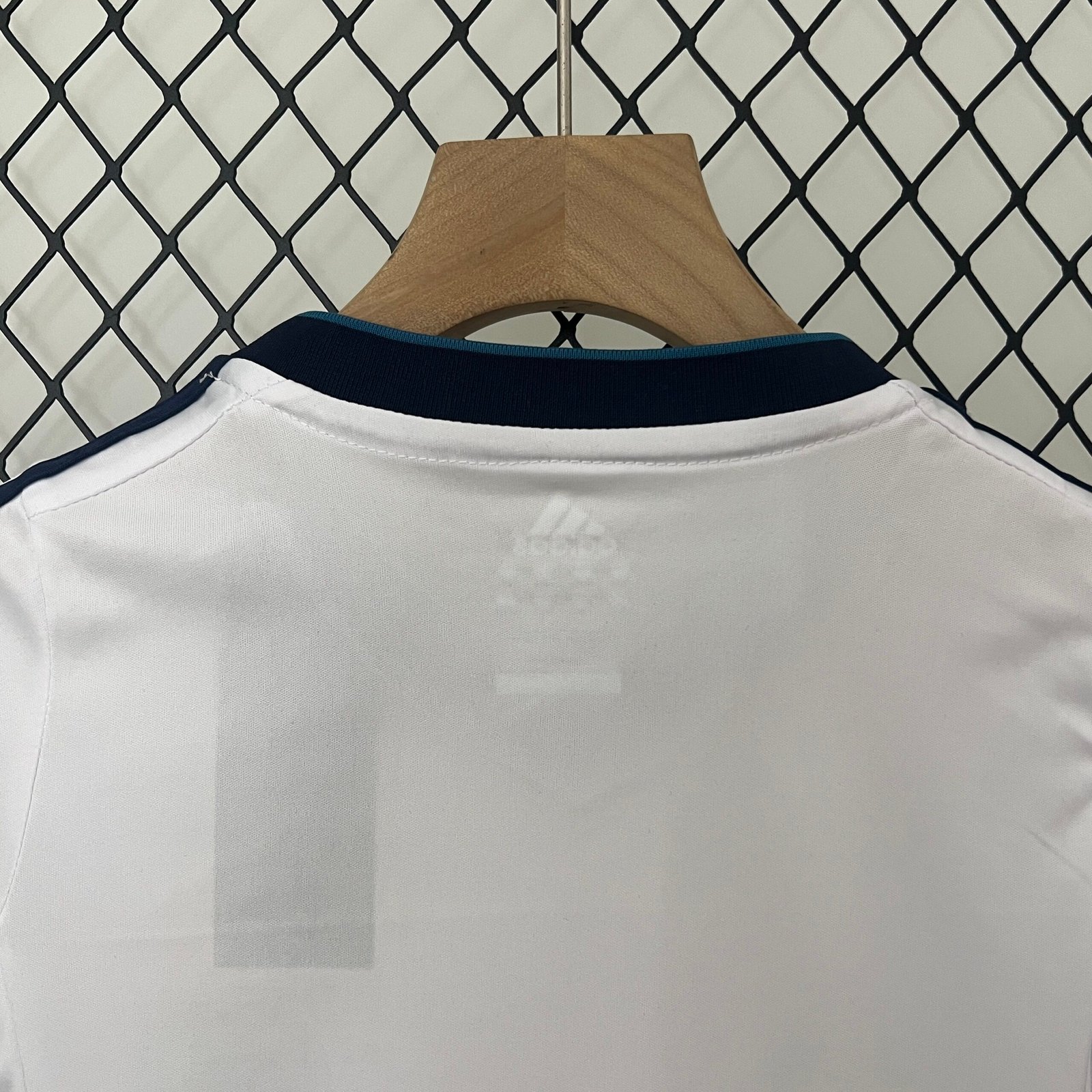 kids Real Madrid12/13 home size: 16-28 - Image 4
