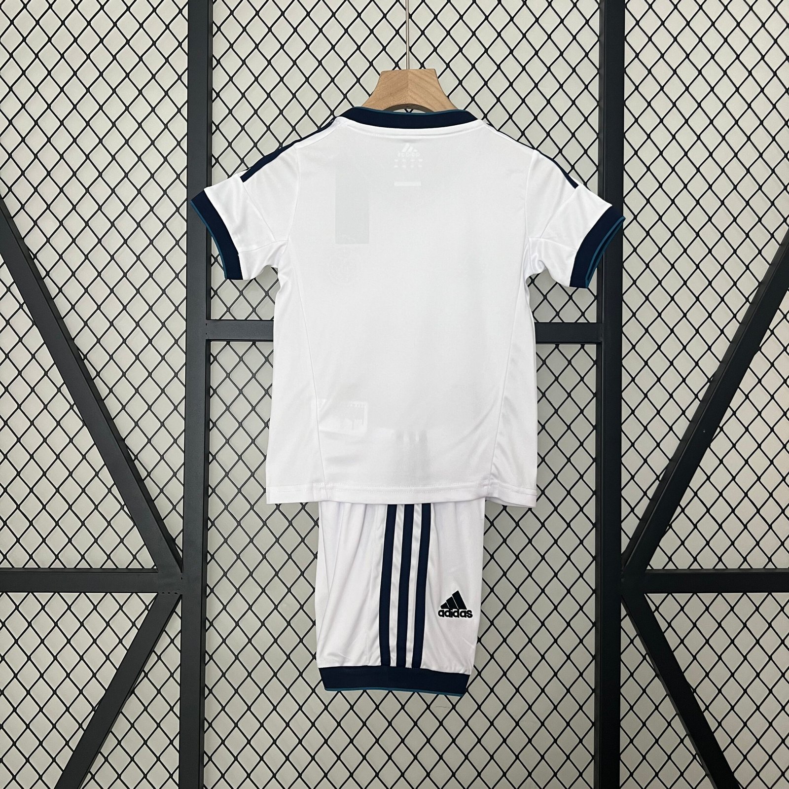 kids Real Madrid12/13 home size: 16-28 - Image 2